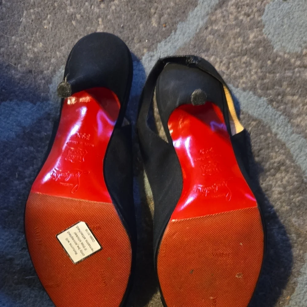 Christian Louboutin Elegant Black Satin Heels - Picture 2 of 6